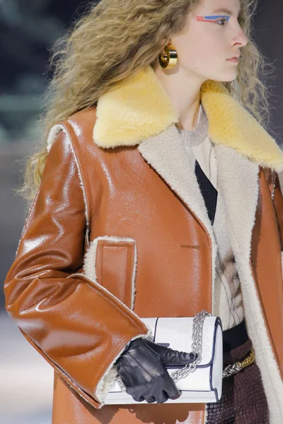 Look 83